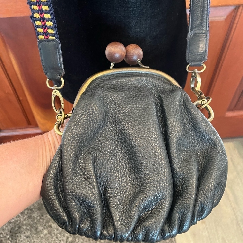 Erva Black Pebbled Leather Purse Navy Texture Strap Wooden Kiss Lock $420
